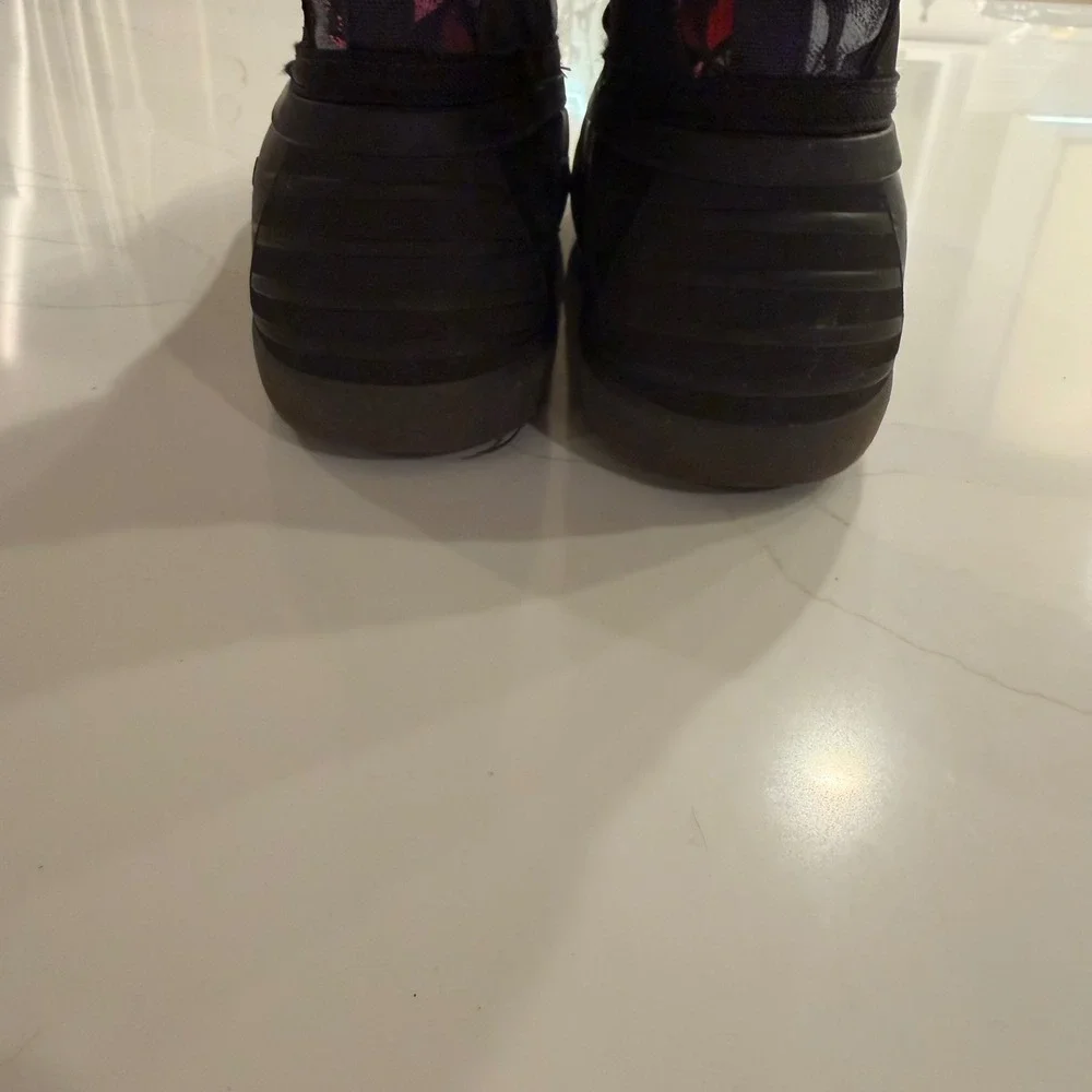 Kamik Girls Black Pink Floral‎ Waterproof Insulated Winter Snow Boots Size 7